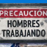 Интерьерная табличка. Осторожно! Работают люди!